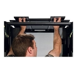 APC by Schneider Electric NetShelter 42U Omsloten behuizing Schappenkast voor Blade Server, Geconvergeerde infrastructuur - 482,60 mm Rack Width - Zwart - TAA Compliant 8