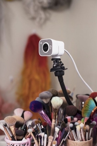 Logitech Stream Cam Plus for Content Creation – white 7