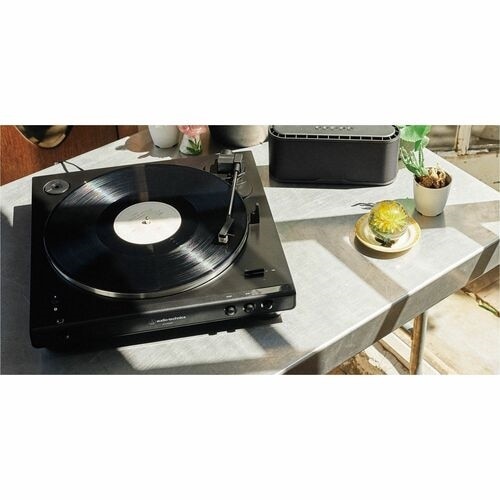 Audio-Technica AT-LP60XBT Fully Automatic Wireless Belt-Drive Turntable 7