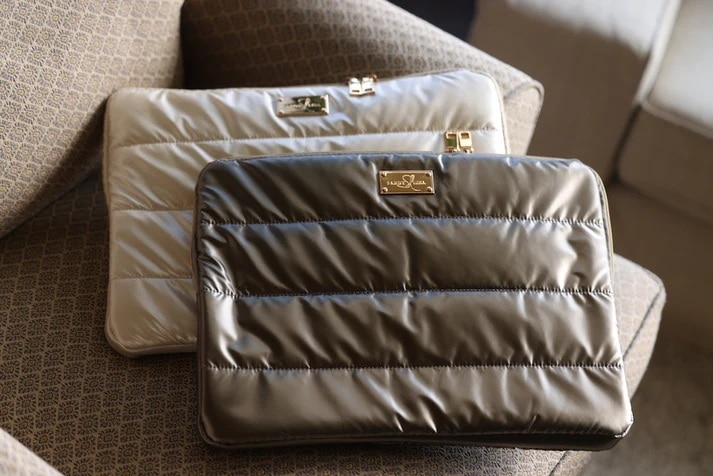 Sandy Lisa Cape Town Carrying Case (Sleeve) for 16" Laptop - White Chrome 2