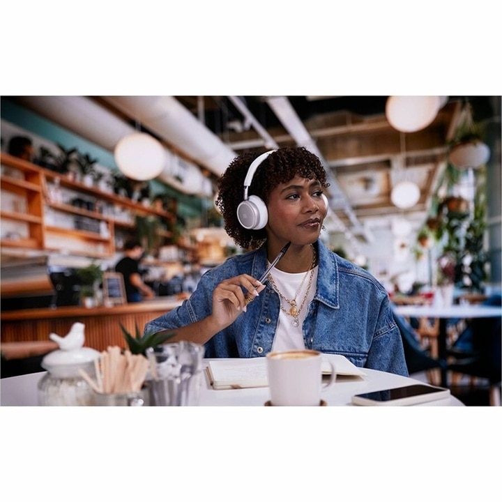 JBL Live 680NC Wireless Over-Ear Noise Cancelling Headphones - Champagne 8